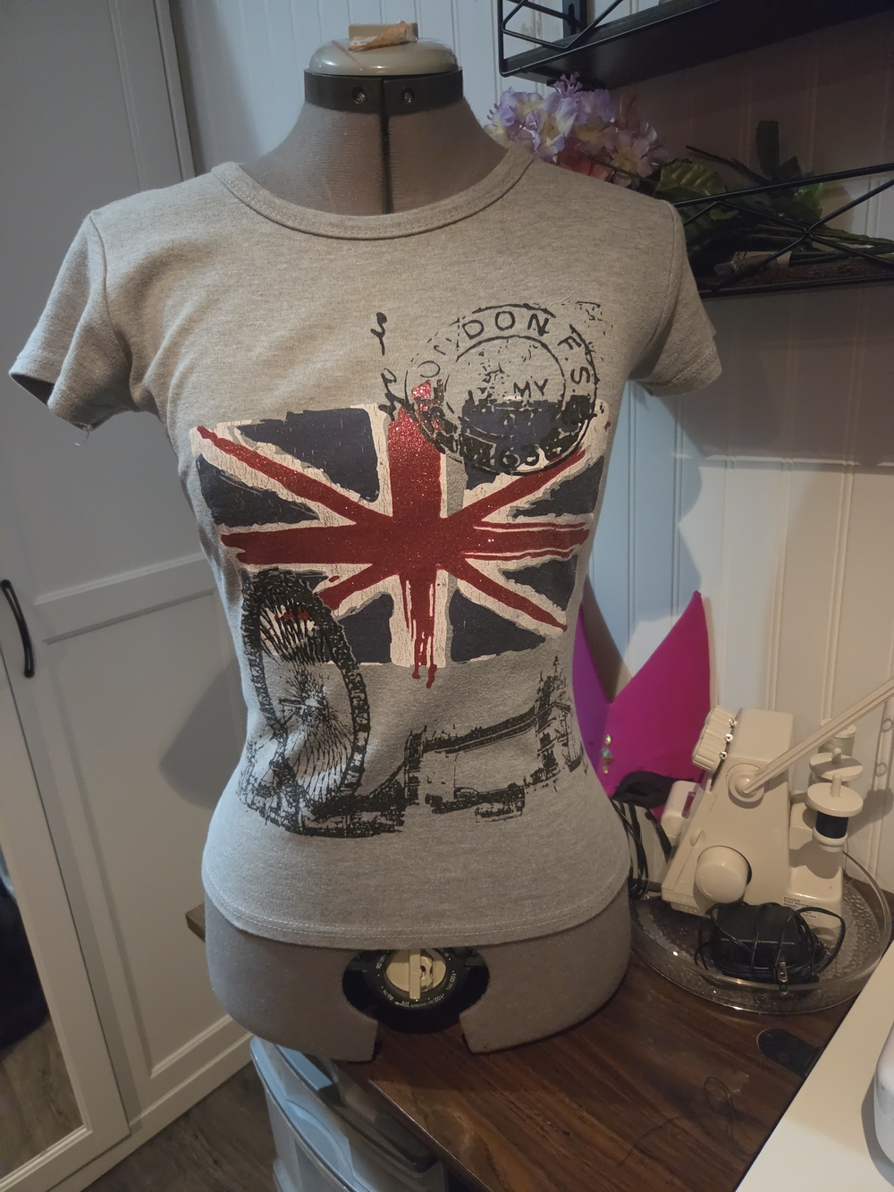 Women’s Grey Graphic Tee with Union Jack Print